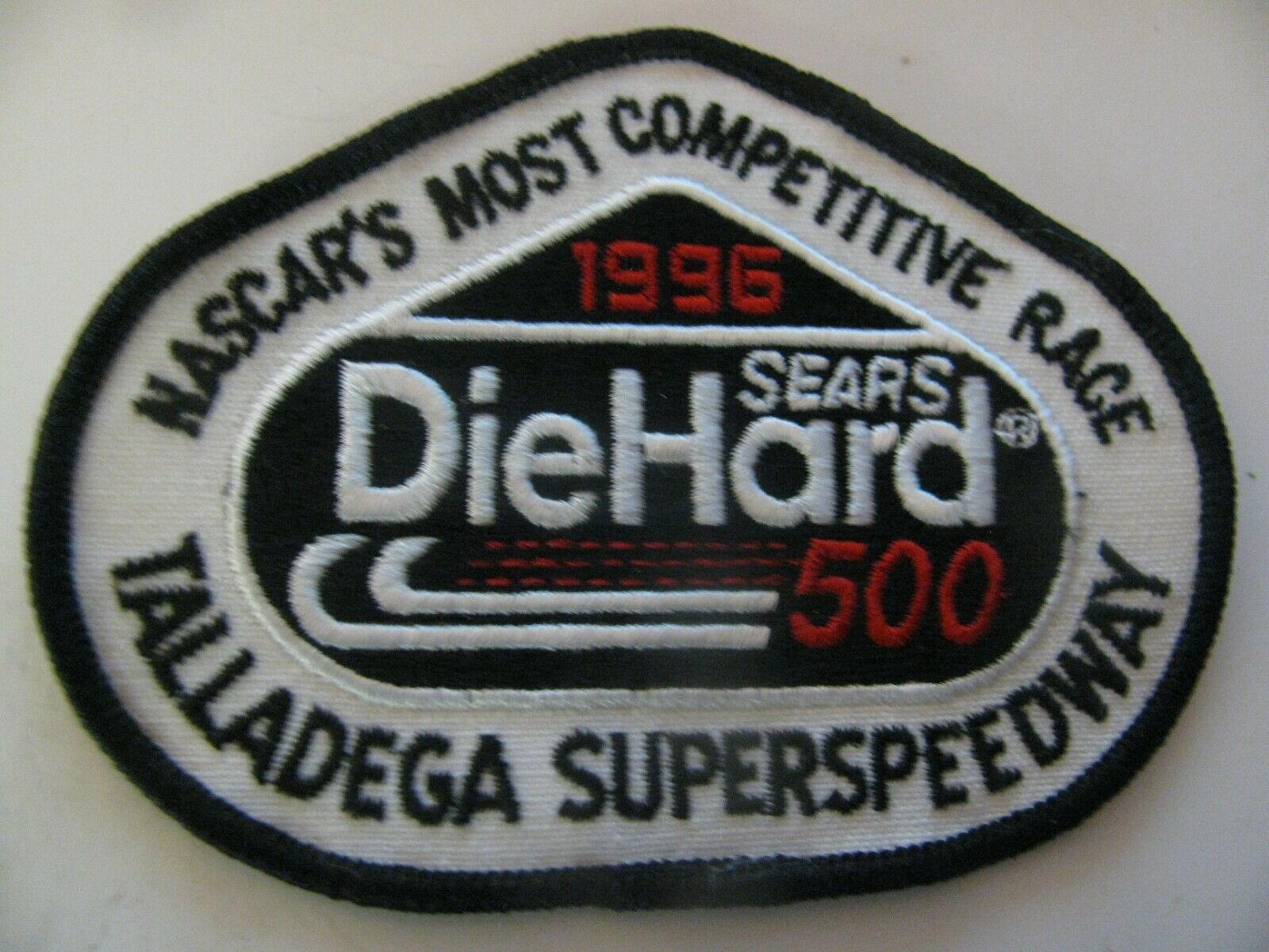 1996 TALLADEGA SPEEDWAY DIEHARD NASCAR PATCH EMBROIDERED NOS STOCK FREE SHIPPING