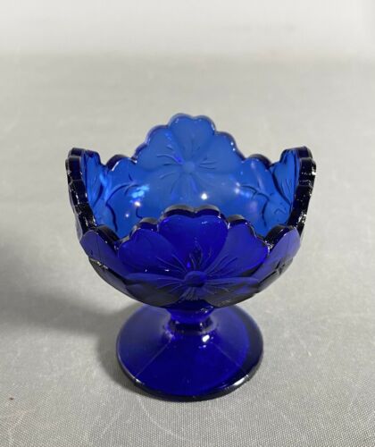 BLUE Westmoreland Intaglio Flower Miniature Nut Cup